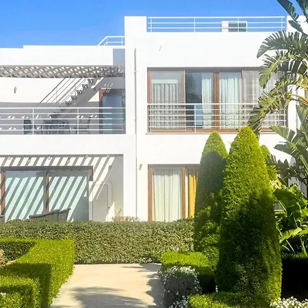 Modern Poolside In Sun Valley * Agios Georgios (Girne)