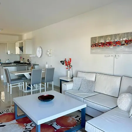 Apartment Modern Poolside In Sun Valley