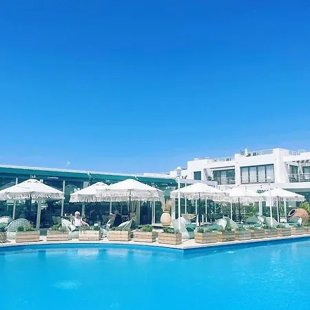 Modern Poolside In Sun Valley * Agios Georgios (Girne)