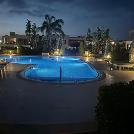 Modern Poolside In Sun Valley * Agios Georgios (Girne)